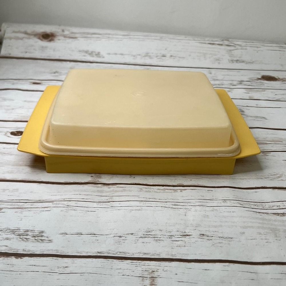 Tupperware Divided Serving Tray Harvest Gold Yellow Vintage MCM 723-2 15 Inch